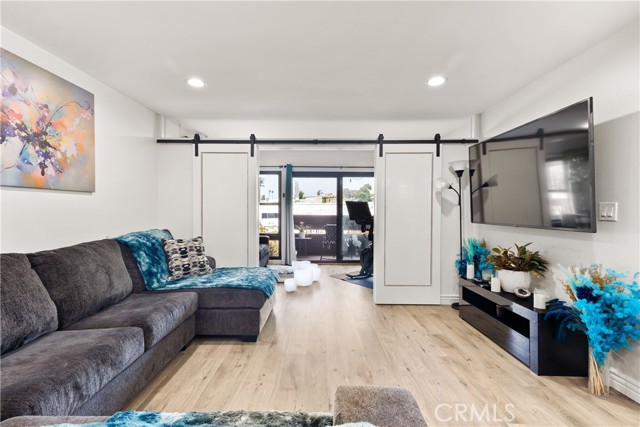 7740 Redlands Street, Playa del Rey CA: https://media.crmls.org/medias/63c78a9f-300b-4e58-9da2-8c3385b3503e.jpg