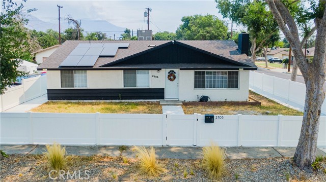 Detail Gallery Image 1 of 43 For 2705 Lawrence Ave, San Bernardino,  CA 92404 - 4 Beds | 2 Baths