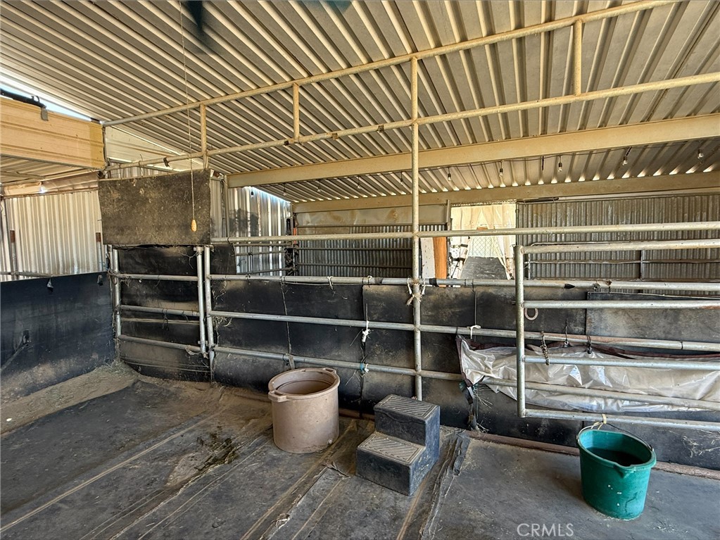 https://media.crmls.org/medias/63c8876c-d437-48f4-861f-4b36137d73b2.jpg?preset=X-Large