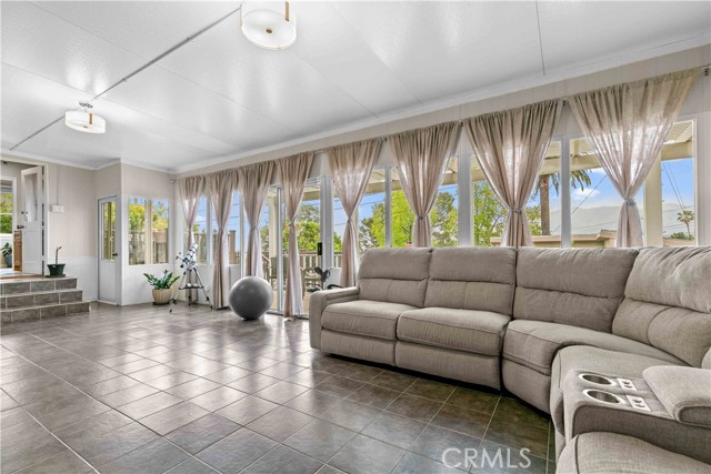 3348 Burritt Way, La Crescenta CA: https://media.crmls.org/medias/63c89ece-6c25-4c37-a162-48b5811d173e.jpg