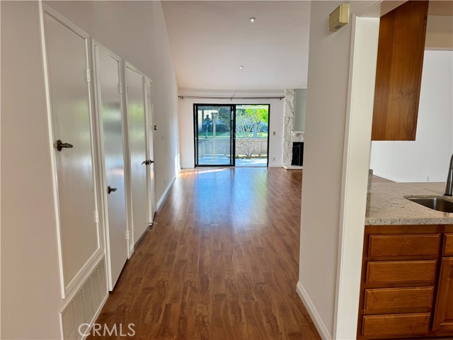 Detail Gallery Image 3 of 25 For 12 Park Vista #50,  Irvine,  CA 92604 - 2 Beds | 2 Baths