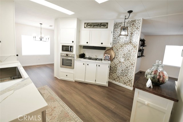 Detail Gallery Image 3 of 42 For 43715 Payne Ave, Hemet,  CA 92544 - 2 Beds | 2 Baths