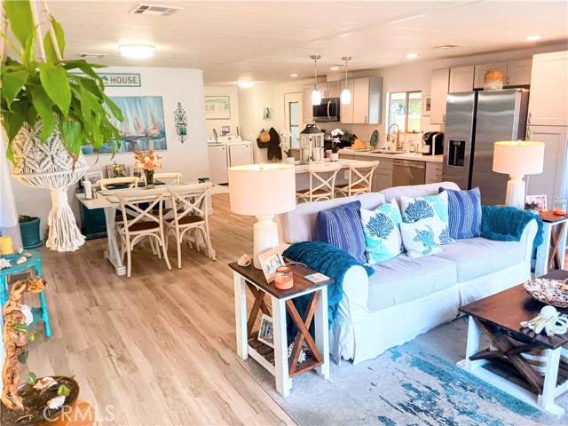 1286 Discovery Street, San Marcos CA: https://media.crmls.org/medias/63c9be9a-bc30-40a4-b041-ba4550269d06.jpg