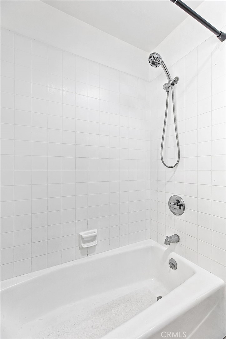 https://media.crmls.org/medias/63c9dee4-35cf-4924-94ee-428944a24f8e.jpg?preset=X-Large