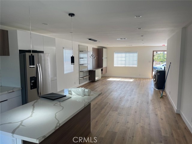 Detail Gallery Image 4 of 17 For 7051 Garden Grove, Reseda,  CA 91335 - 3 Beds | 2 Baths