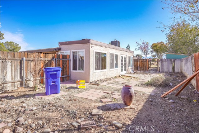 14415 Erie, Apple Valley CA: https://media.crmls.org/medias/63ca2a64-a3a3-4113-a5e6-fbafa935fcee.jpg