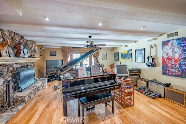 Detail Gallery Image 24 of 47 For 26615 Mountain Park Rd, Canyon Country,  CA 91387 - 3 Beds | 3 Baths