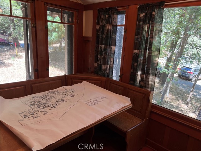 28879 Sycamore Drive, Lake Arrowhead CA: https://media.crmls.org/medias/63cad6ce-475c-41c7-8b71-b1ca28d3331a.jpg