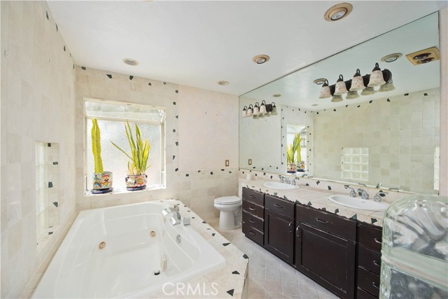 Detail Gallery Image 20 of 41 For 4389 San Blas Ave, Woodland Hills,  CA 91364 - 4 Beds | 2/1 Baths