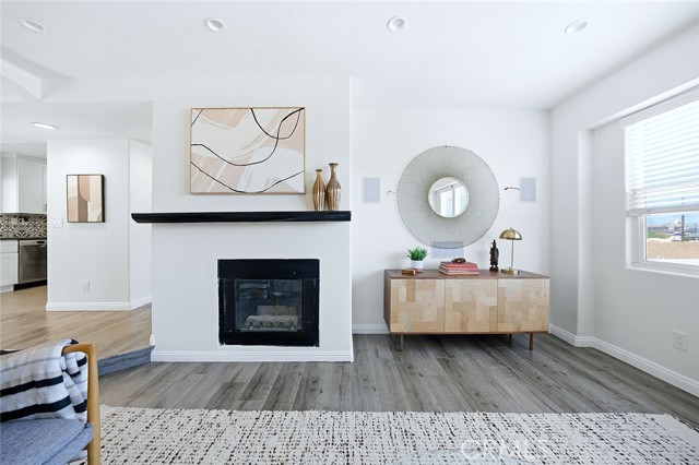 Detail Gallery Image 3 of 35 For 825 W 6th St #3,  San Pedro,  CA 90731 - 3 Beds | 2/1 Baths