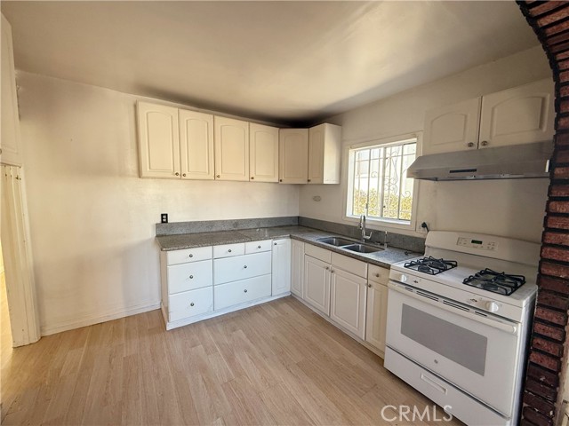 Detail Gallery Image 3 of 8 For 121 Electric Ave, Monterey Park,  CA 91754 - 3 Beds | 2 Baths