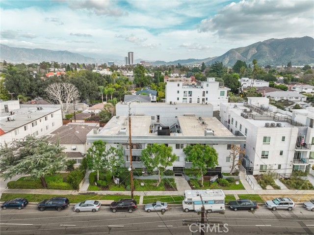 Detail Gallery Image 2 of 22 For 4406 Cahuenga Bld, Toluca Lake,  CA 91602 - – Beds | – Baths
