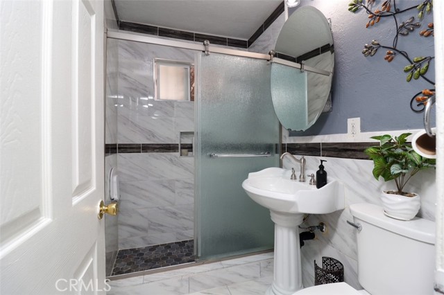 Detail Gallery Image 4 of 31 For 2225 W 153rd St, Compton,  CA 90220 - 3 Beds | 1/1 Baths