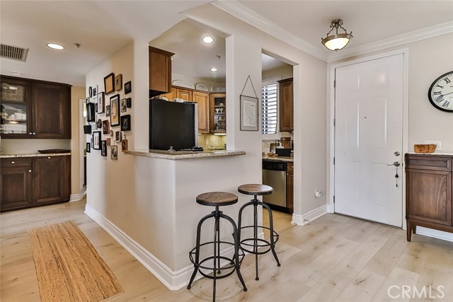 Detail Gallery Image 19 of 49 For 4724 Kester Ave #404,  Sherman Oaks,  CA 91403 - 3 Beds | 2 Baths