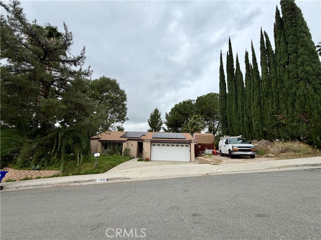 Detail Gallery Image 3 of 37 For 27939 Oakgale, Canyon Country,  CA 91351 - 3 Beds | 2 Baths