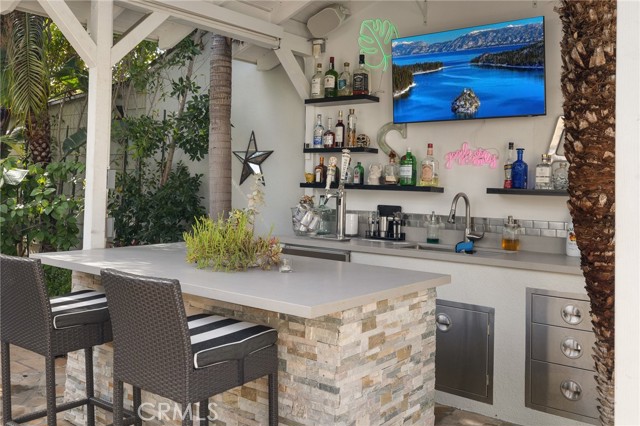 10340 Margate Street, North Hollywood CA: https://media.crmls.org/medias/63cfd7e6-d1de-4724-b541-9bdba5ebd93b.jpg