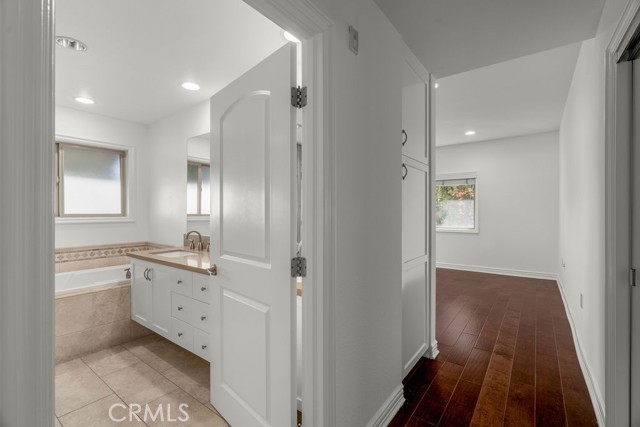 Detail Gallery Image 40 of 61 For 11504 Moorpark St #103,  Studio City,  CA 91602 - 3 Beds | 2/1 Baths