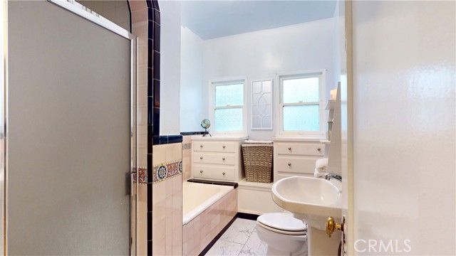 Detail Gallery Image 11 of 16 For 336 1/2 S Reeves Dr, Beverly Hills,  CA 90212 - 2 Beds | 1/1 Baths