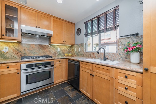 144 Coral Rose, Irvine CA: https://media.crmls.org/medias/63d34b90-2dec-4cbd-ad82-d88a600c16d9.jpg