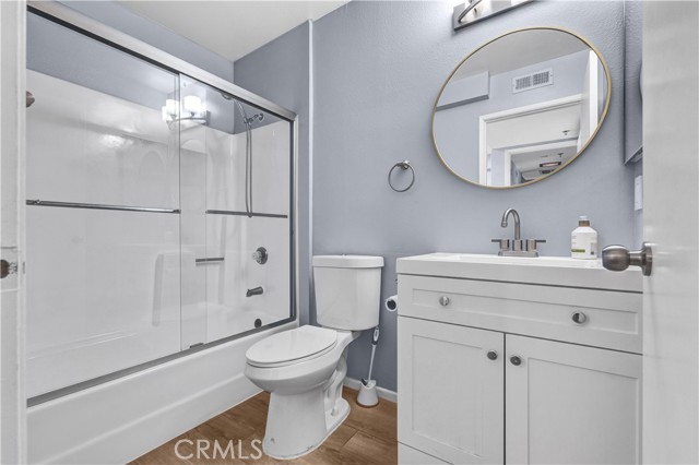 520 N Louise Street, Glendale CA: https://media.crmls.org/medias/63d39d2e-7aa2-4218-a1c3-2e919cf80eca.jpg