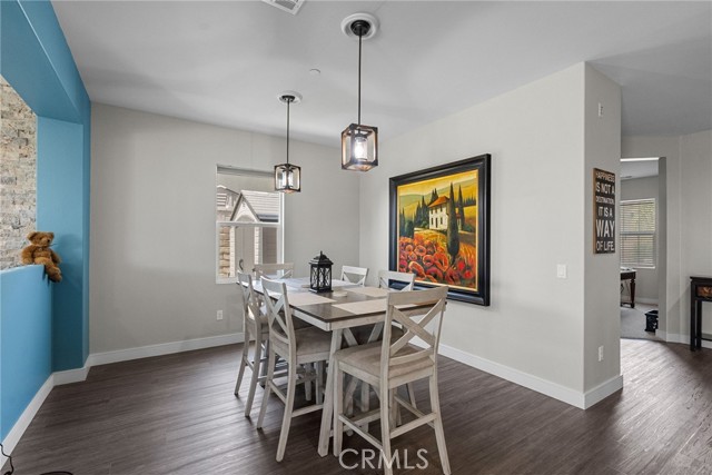 19512 Griffith Drive, Saugus CA: https://media.crmls.org/medias/63d59351-b80d-4625-aef9-e6e4719af31f.jpg