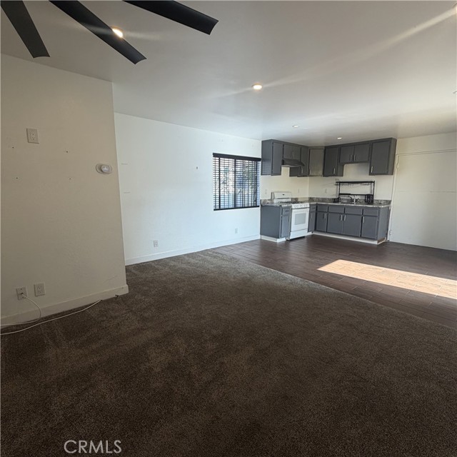 Detail Gallery Image 15 of 22 For 1057 N Neptune, Wilmington,  CA 90744 - 5 Beds | 3 Baths