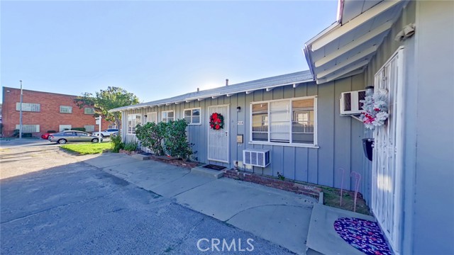 711 W Wilson, Glendale CA: https://media.crmls.org/medias/63d725c1-3973-440b-8cfa-9c6f5ea2d824.jpg