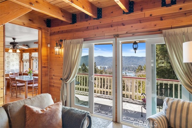 Detail Gallery Image 8 of 65 For 27720 St Bernard Ln, Lake Arrowhead,  CA 92352 - 4 Beds | 3 Baths
