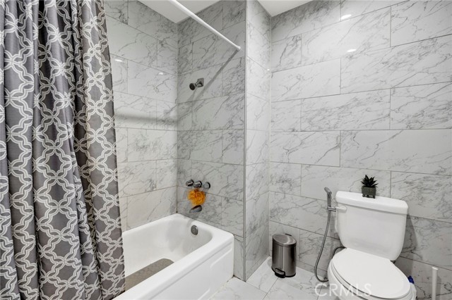 5533 Edward E Horton Lane, Encino CA: https://media.crmls.org/medias/63d94abb-5df3-4f6d-92d5-178986cc94d6.jpg