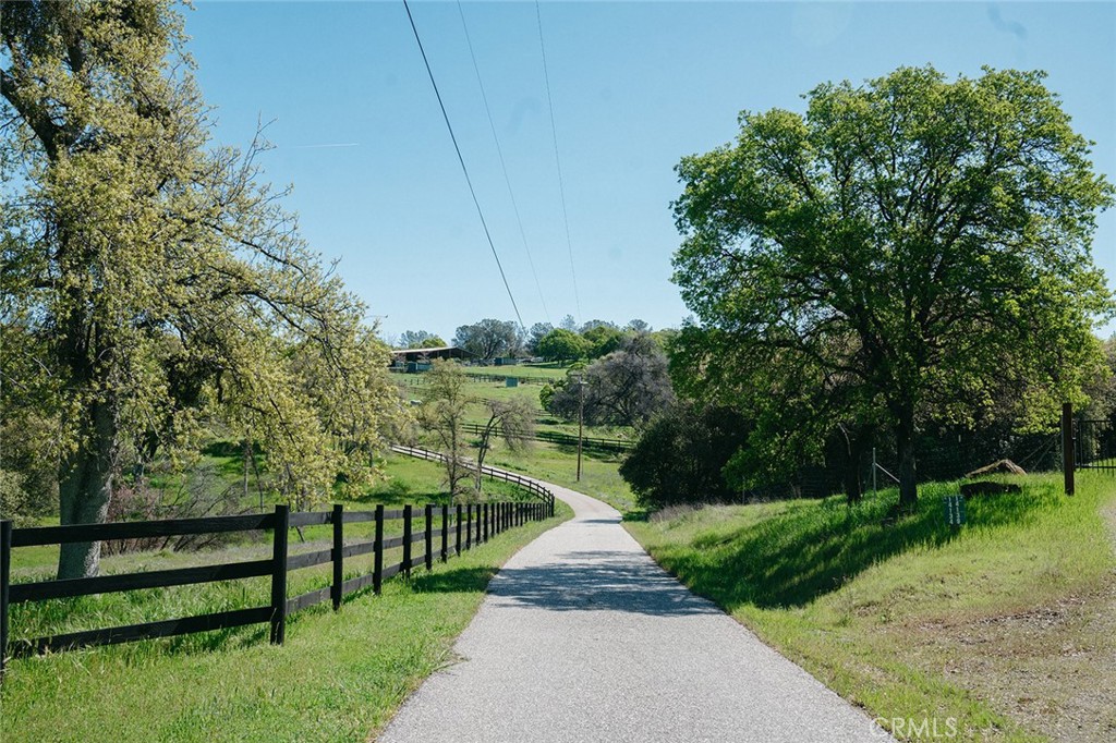 https://media.crmls.org/medias/63d9a09f-2804-4b42-be0c-90e84124cb3c.jpg?preset=X-Large