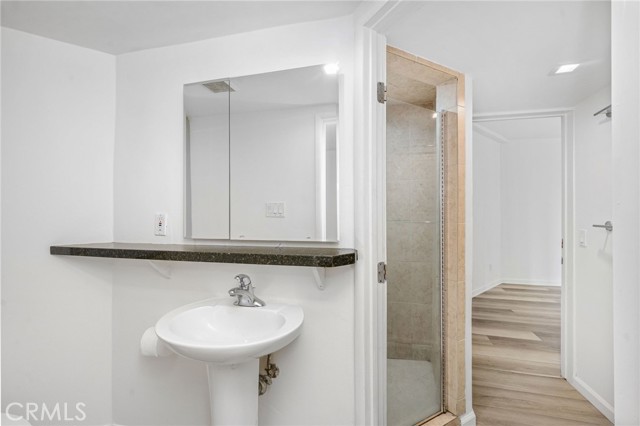 5220 Medina Road, Woodland Hills CA: https://media.crmls.org/medias/63d9dc7c-1e51-4947-9bdd-150dfd04a0b4.jpg