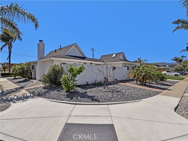 Detail Gallery Image 1 of 45 For 9382 Molokai Dr, Huntington Beach,  CA 92646 - 4 Beds | 3 Baths