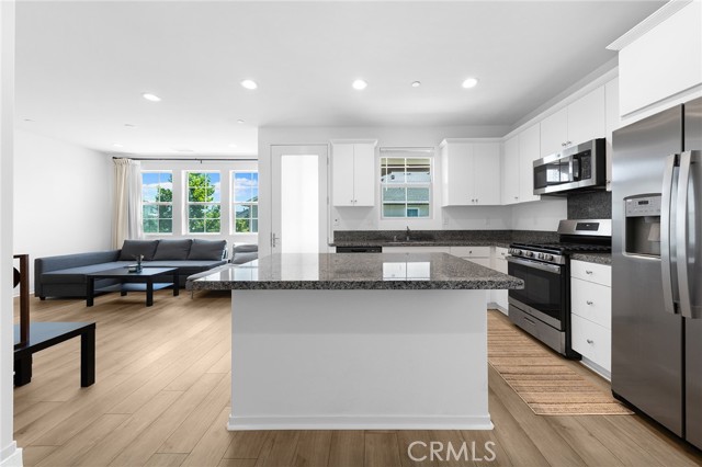 Detail Gallery Image 13 of 42 For 15972 Bravery Ave, Chino,  CA 91708 - 2 Beds | 2/1 Baths