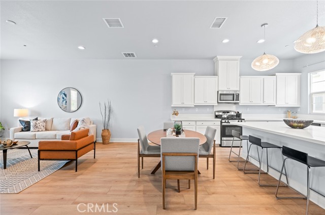 15950 Ellington Way, Chino Hills CA: https://media.crmls.org/medias/63dac9b6-4aa2-4b26-8dc5-7c1b051bcf5c.jpg