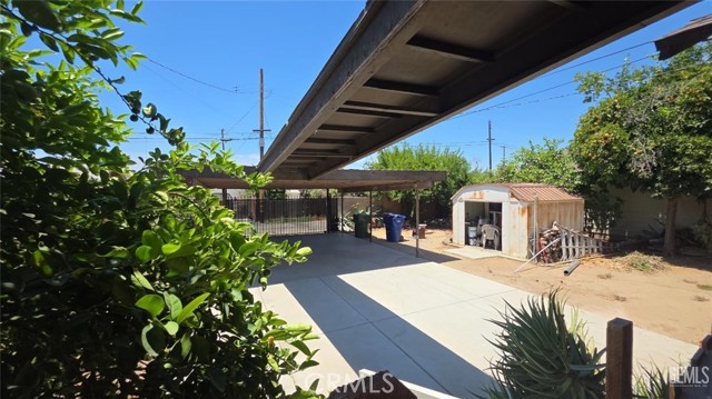 625 Cedar Avenue, Wasco CA: https://media.crmls.org/medias/63dbef66-9d36-4835-a834-c7e3cd9e4a27.jpg