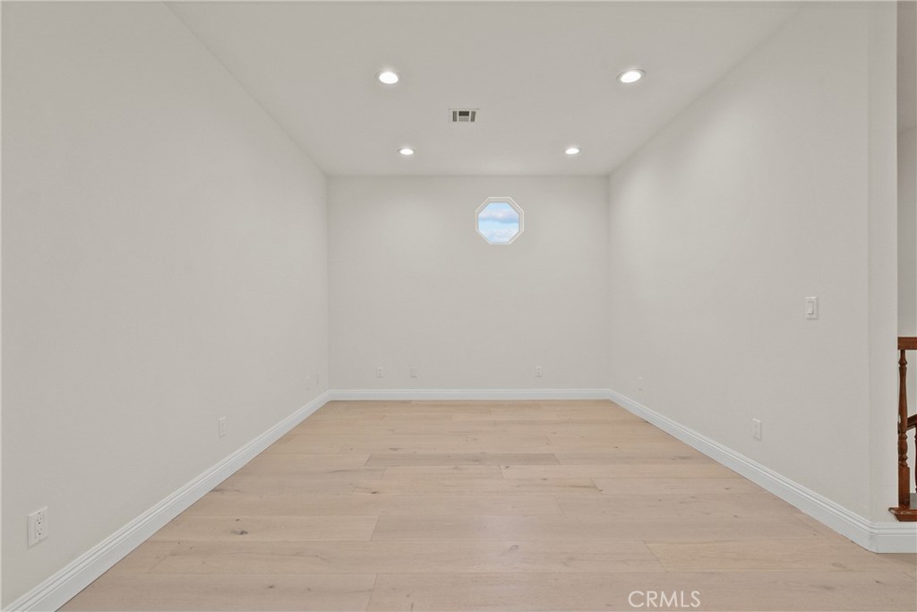 https://media.crmls.org/medias/63dcd604-0f5b-4482-b07b-a183da2cb1dc.jpg?preset=X-Large