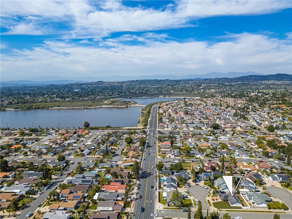 https://media.crmls.org/medias/63dce668-f080-45d1-bdc0-9b2c8afe7787.jpg?preset=X-Large