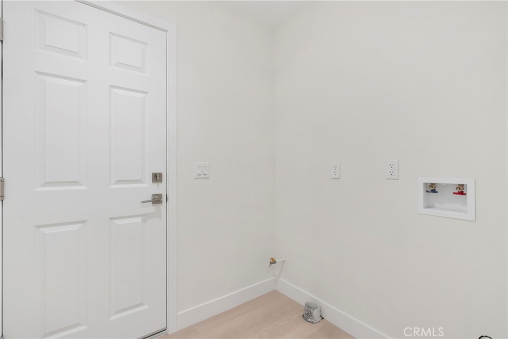 https://media.crmls.org/medias/63dd2e6a-e099-4793-90a6-e7a831719a8b.jpg?preset=X-Large