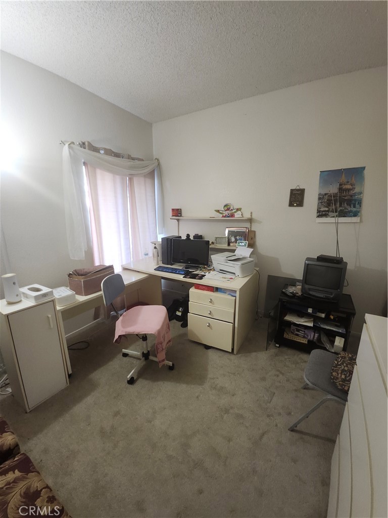 https://media.crmls.org/medias/63dd4ad8-66f5-44c0-8419-2fbc69fdb7c6.jpg?preset=X-Large