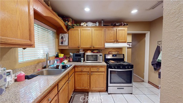 Detail Gallery Image 7 of 9 For 1378 Roxbury Dr, San Bernardino,  CA 92404 - 3 Beds | 1 Baths