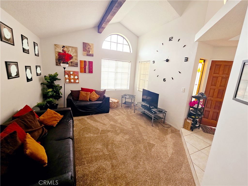 https://media.crmls.org/medias/63dd6a66-d142-4efa-887d-8858a3783141.jpg?preset=X-Large