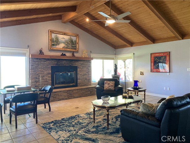 42980 Calle Montecillo, Temecula CA: https://media.crmls.org/medias/63dd7c22-7094-41cf-b759-689372f3fd1f.jpg