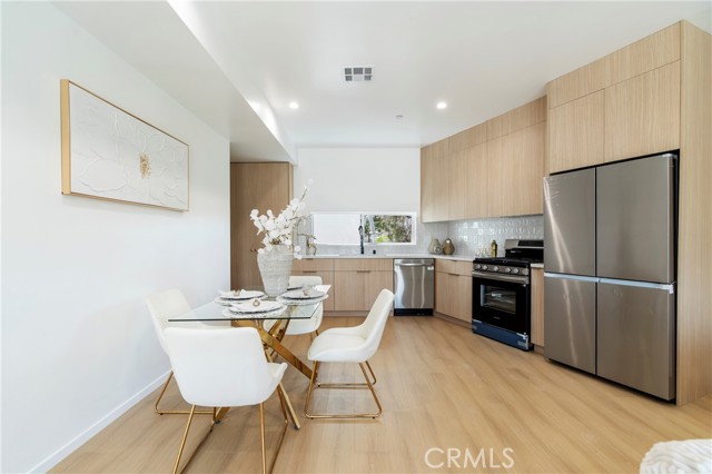 Detail Gallery Image 10 of 27 For 2517 Alsace #1/2,  Los Angeles,  CA 90016 - 3 Beds | 4 Baths