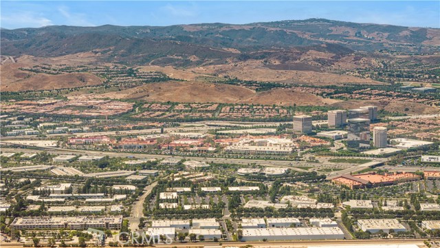 175 Baluster, Irvine CA: https://media.crmls.org/medias/63e03dc4-da08-4bef-b7b4-86d0d08a66ce.jpg