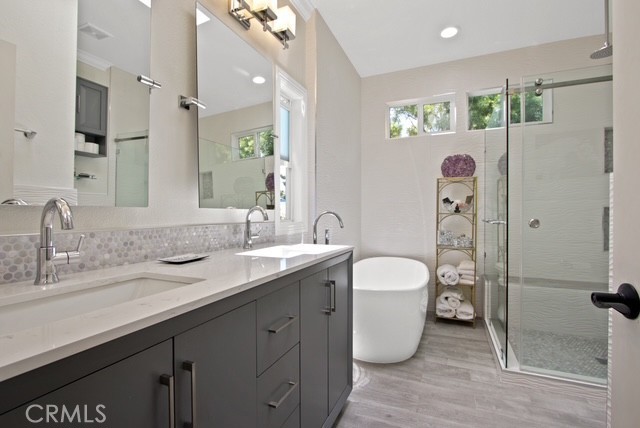 Detail Gallery Image 13 of 39 For 237 Plymouth Ave, Newport Beach,  CA 92660 - 3 Beds | 2 Baths