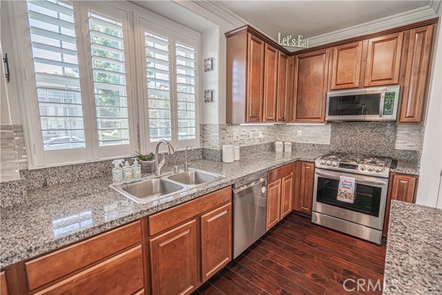Detail Gallery Image 11 of 56 For 28267 N via Sonata Dr, Valencia,  CA 91354 - 3 Beds | 3 Baths
