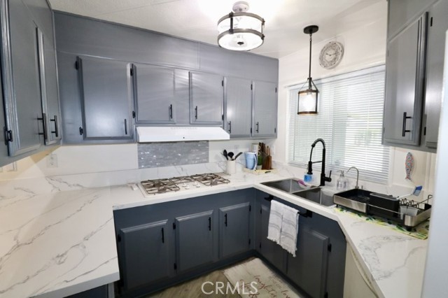 Detail Gallery Image 21 of 36 For 14044 Lake Glen Dr #38,  La Mirada,  CA 90638 - 2 Beds | 2 Baths