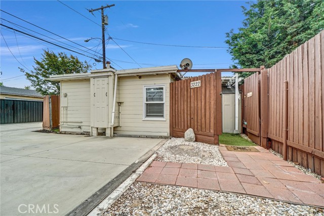 3224 Cerritos Avenue, Signal Hill CA: https://media.crmls.org/medias/63e2727e-a42c-4b6c-be8f-d58d71a79b26.jpg