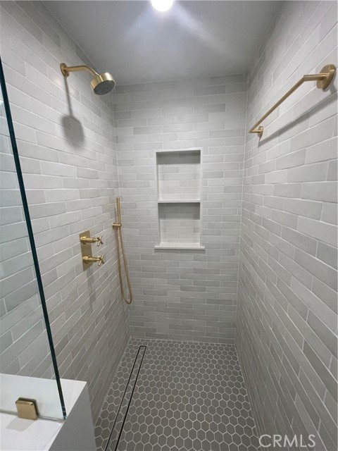 Stall Shower with those Splashes of Satin Brass