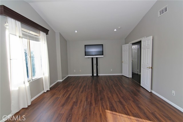 Detail Gallery Image 27 of 34 For 26426 Cardinal Dr, Canyon Country,  CA 91387 - 4 Beds | 3/1 Baths